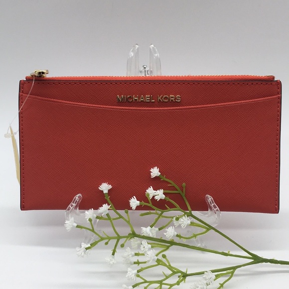 Michael Kors Handbags - Michael Kors Jet Set Travel LG Slim Card Case